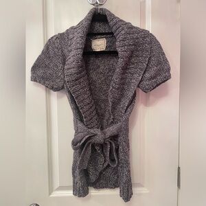 Short sleeve sweater